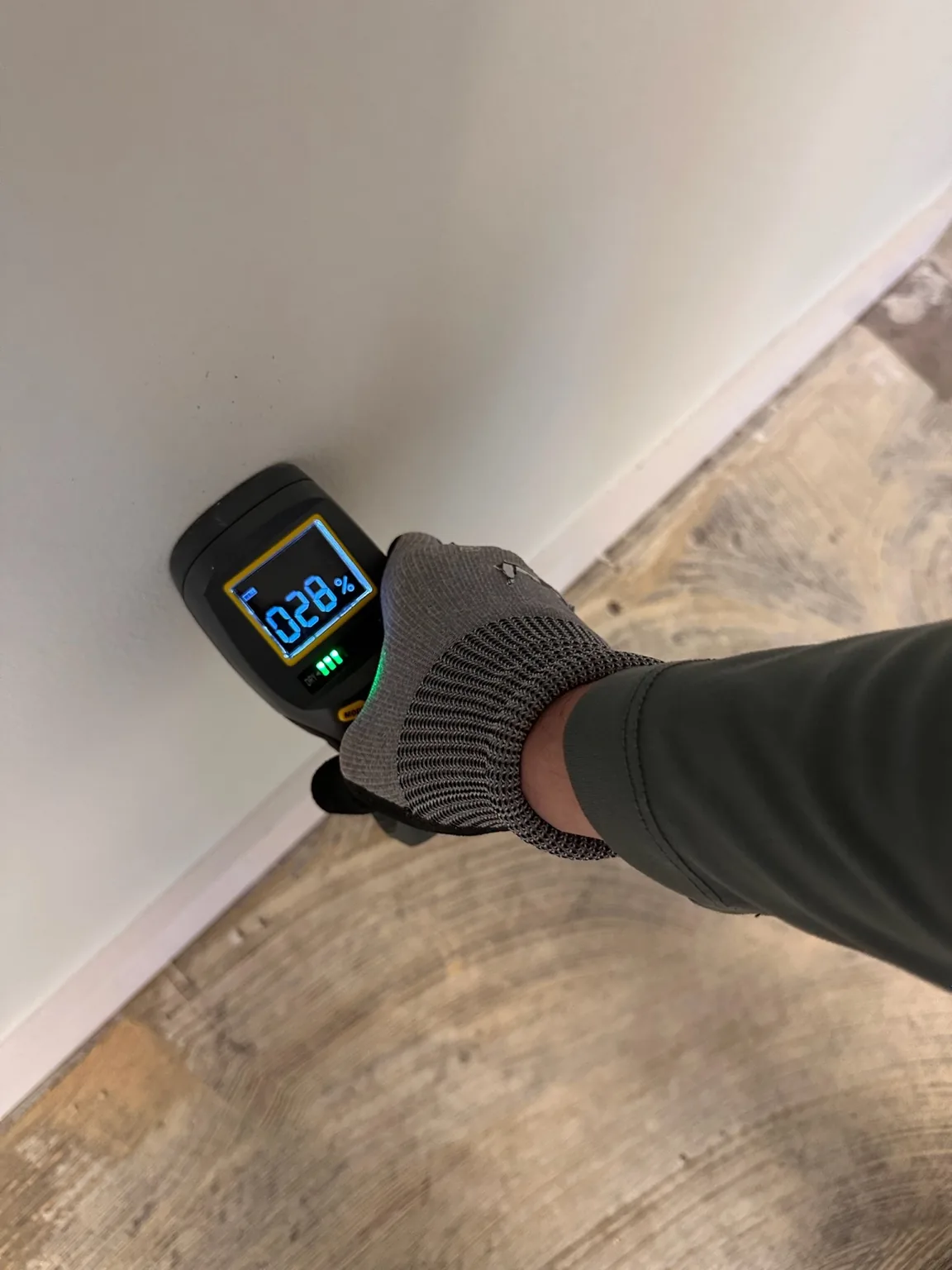 A third wall screening point in the same investigation.