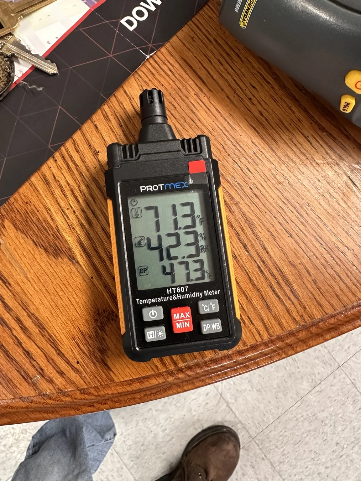 Temperature humidity and dew point meter reading during mitigation